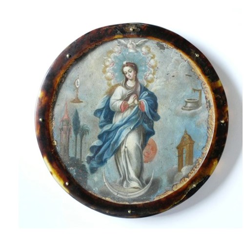 Escudo de monja con la imagen de la Inmaculada Concepción